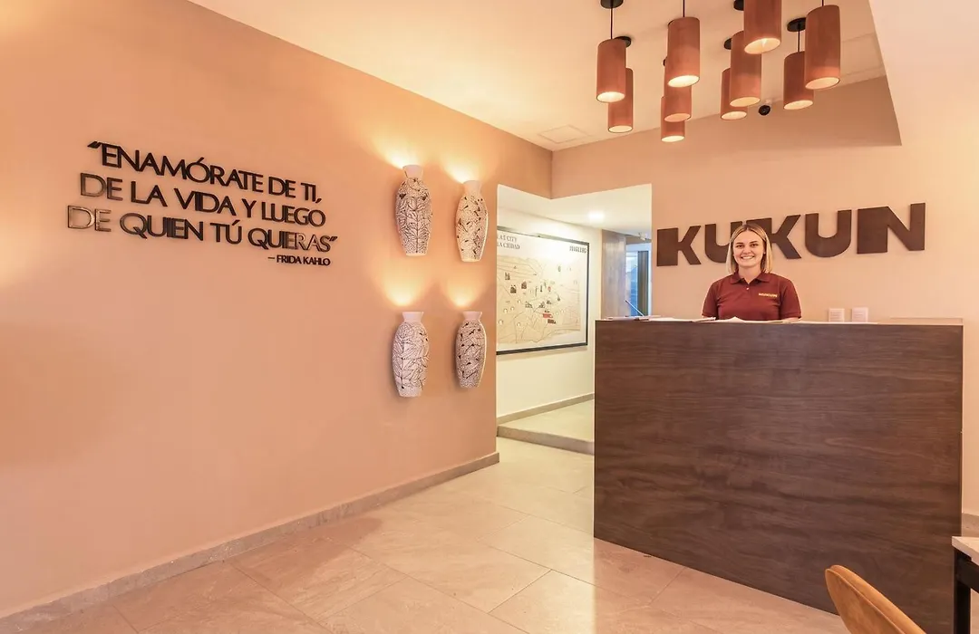 Kukun Insurgentes Roma-1